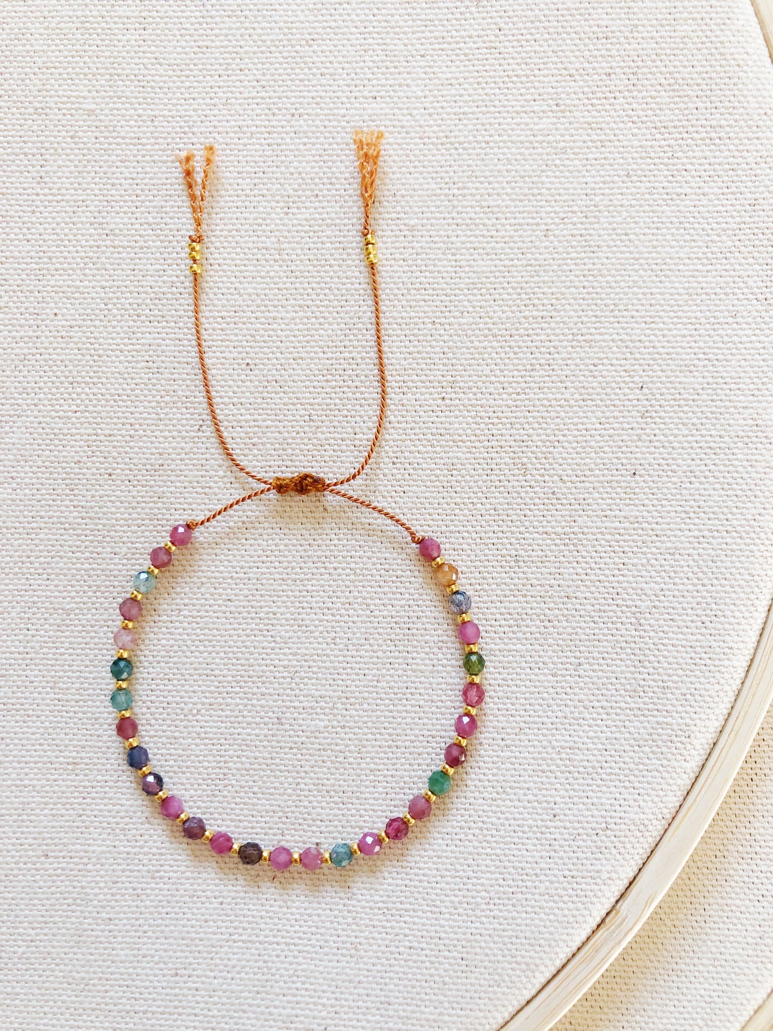Anhelo single bracelet with tourmaline beads
