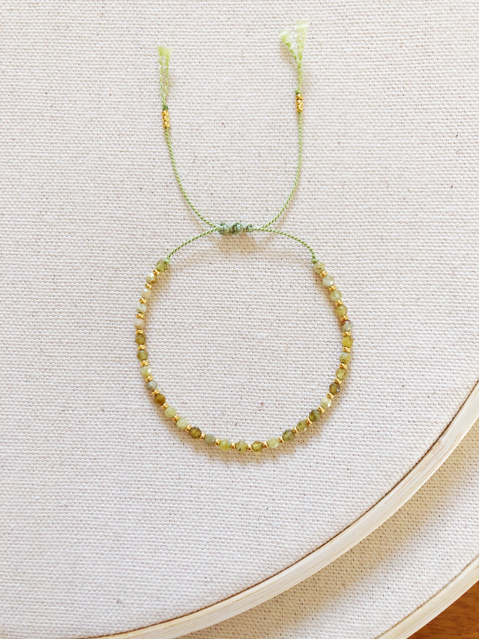 Anhelo single bracelet with grossular garnet